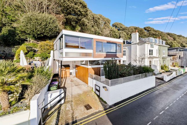 4 bed detached house
