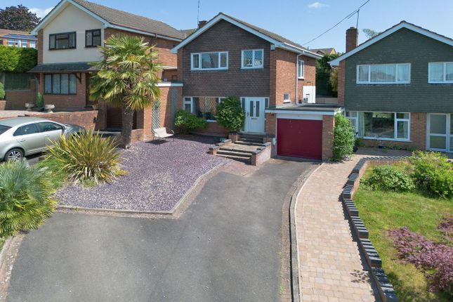 3 bed link detached house