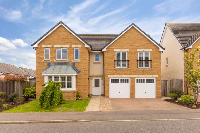 6 bedroom detached villa for sale