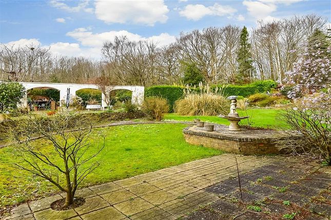 2 bed detached bungalow