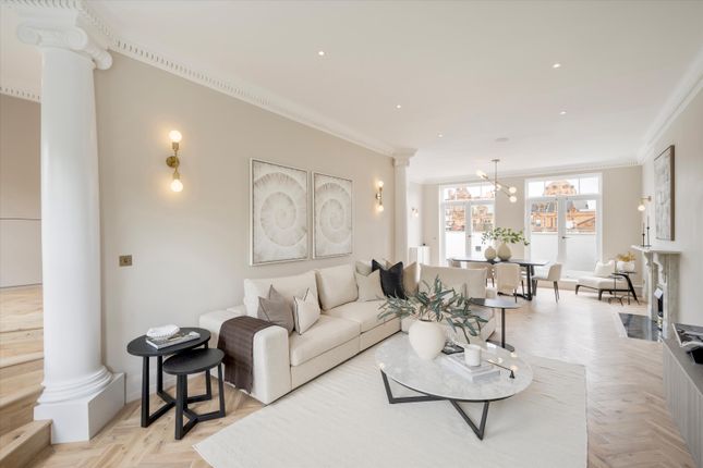 Beaufort Gardens, London, SW3 3 bed flat for sale