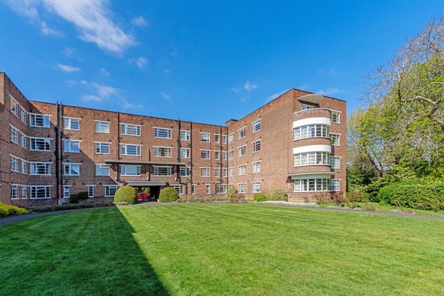 Meadowside, East Twickenham 2 bed apartment for sale