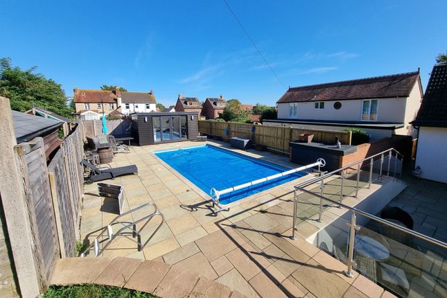 5 bed detached house