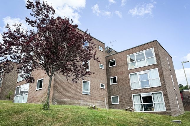 Falcon Court, Alton GU34 3 bed flat for sale