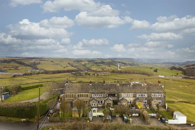 Camp Hill, Huddersfield HD3 2 bed cottage for sale