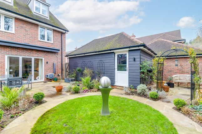 Salix Close, Welwyn, Hertfordshire, AL6 4 bed semi