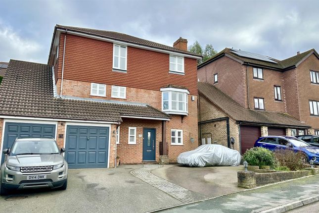 5 bed detached house