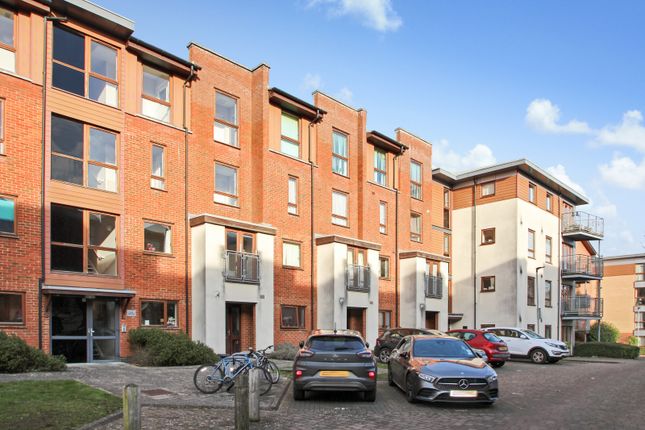 Commonwealth Drive Three Bridges... 2 bed flat for sale