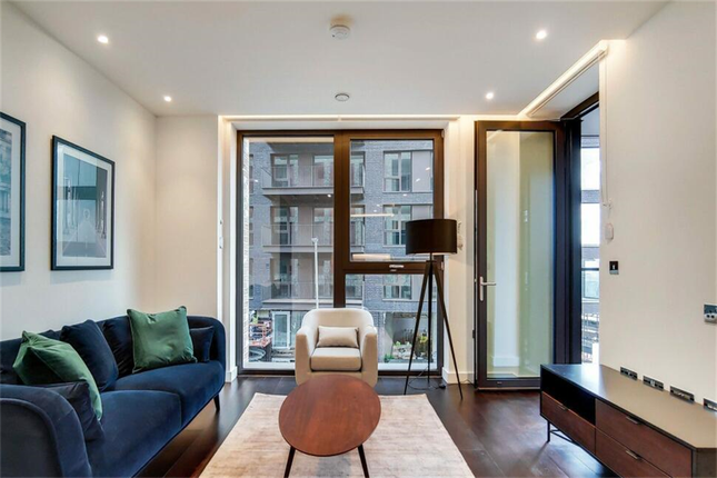 Madeira Tower, Ponton Road, SW11 1 bed apartment for sale