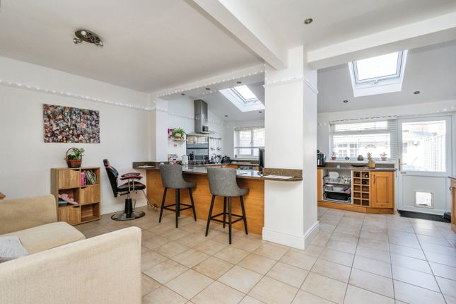 4 bedroom end of terrace house for sale
