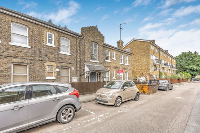 3 bedroom flat for sale