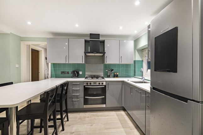 Camberwell Road, London, SE5 2 bed apartment for sale