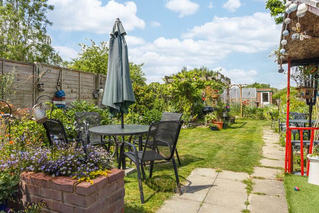Saxbys Lane, Lingfield RH7 4 bed end of terrace house for sale
