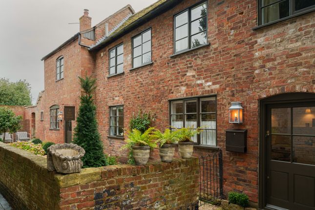 Old Baptist Chapel Court, Tewkesbury... 2 bed semi