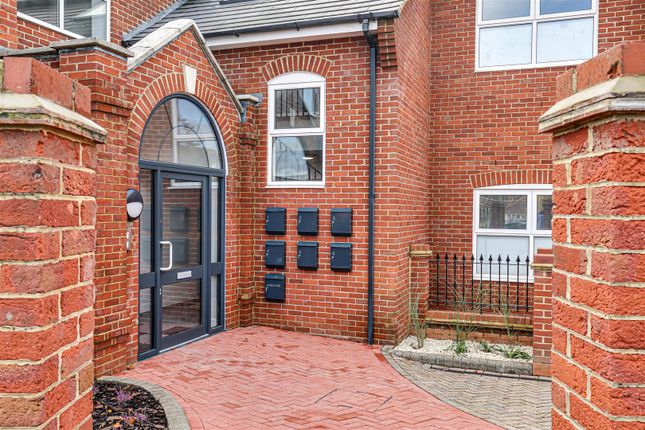 Black Eagle Close, Westerham TN16 2 bed apartment for sale