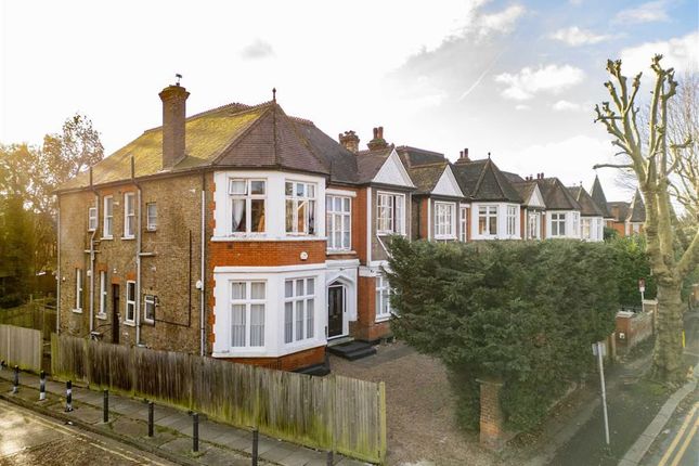 Mapesbury Road, London NW2 3 bed flat for sale