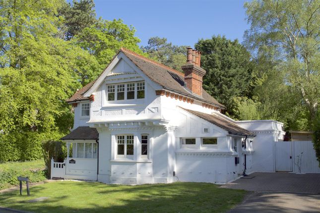 REIGATE ROAD, LEATHERHEAD, KT22 2 bed detached house for sale