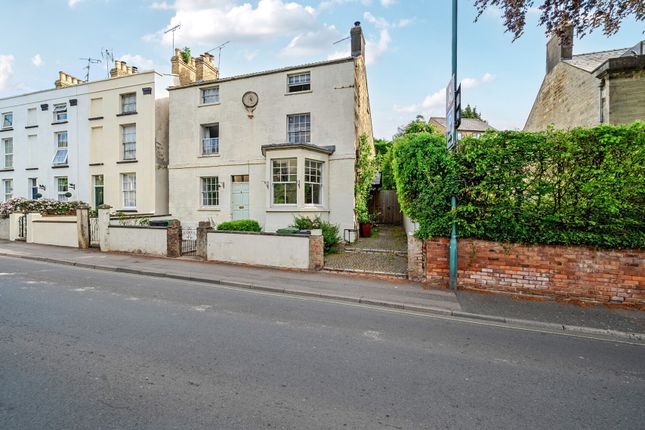 London Road, Gloucestershire GL5 2 bed semi