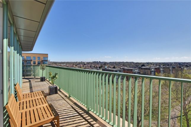 Ottley Drive, Blackheath, London, SE3 2 bed penthouse for sale