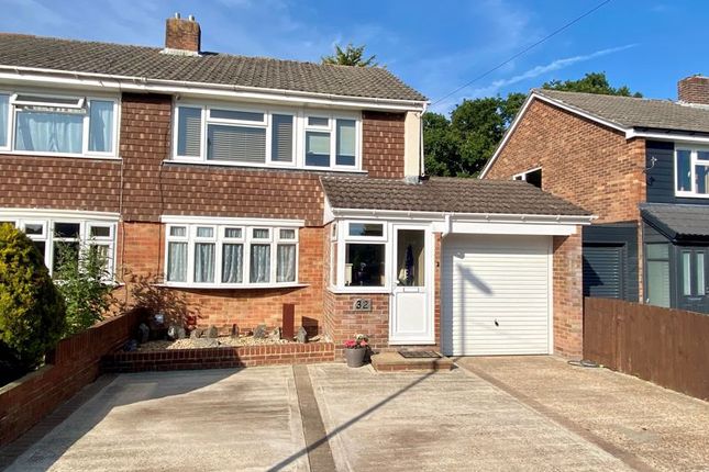 Park Farm Avenue, Fareham PO15 4 bed semi