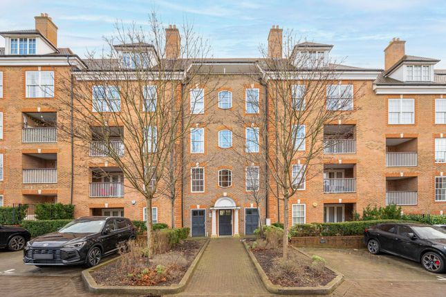 Ashridge Close, Finchley, London, N3 2 bed flat for sale