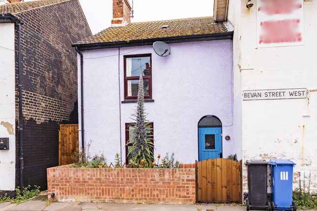Bevan Street West, Lowestoft 3 bed semi