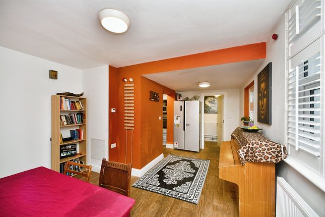 3 bed end terrace house