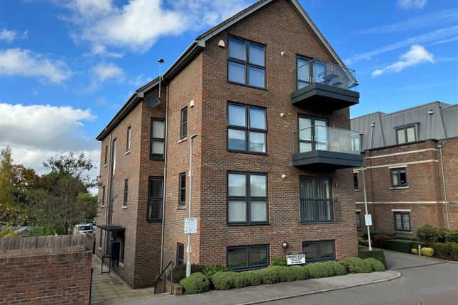 Aspen Place, Bushey Heath WD23 2 bed flat for sale
