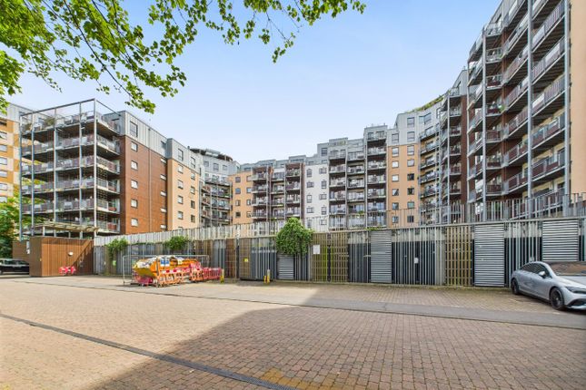 Seren Park Gardens, London SE3 2 bed apartment for sale