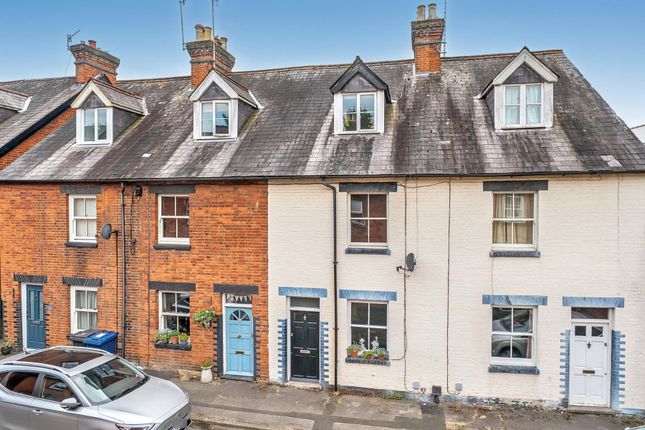 Victoria Road, Surrey GU7 3 bed terraced house for sale
