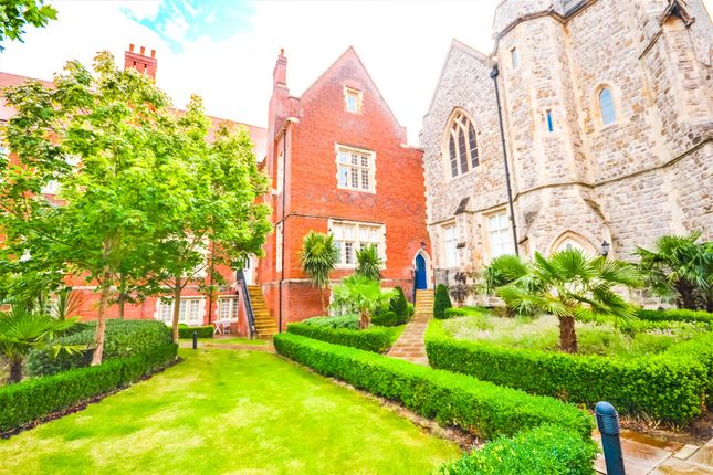 Tudor Court, The Galleries, Brentwood 1 bed apartment for sale