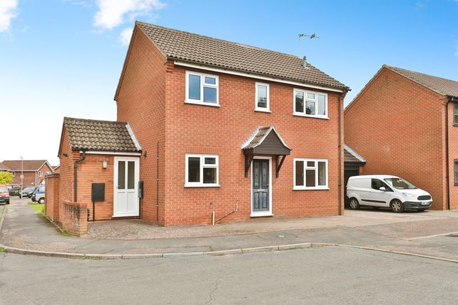 3 bed link detached house