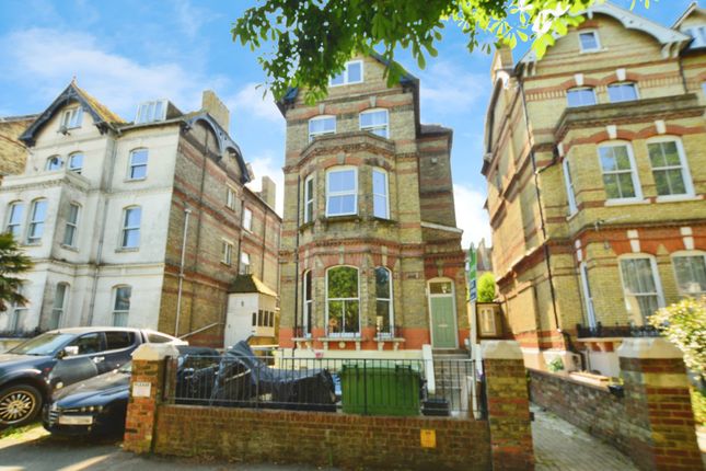 2 bed flat