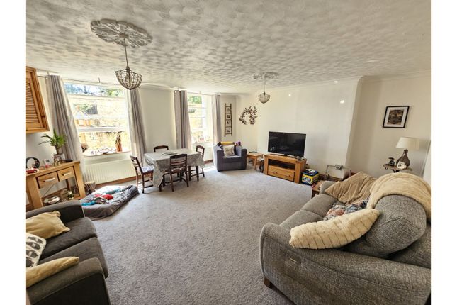3 bedroom ground floor flat for sale