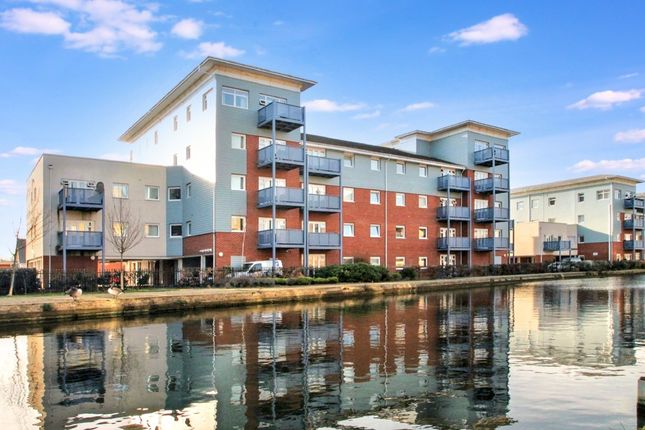 Wraysbury Drive, Yiewsley, UB7 2 bed apartment for sale