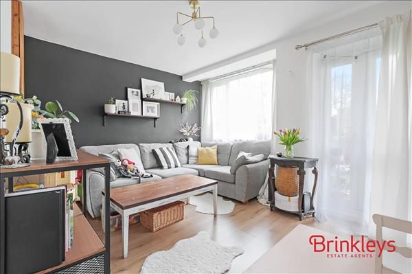 Hayward Gardens, Putney, SW15 1 bed apartment for sale