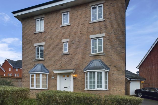 Wagtail Drive, Stowmarket IP14 6 bed detached house for sale