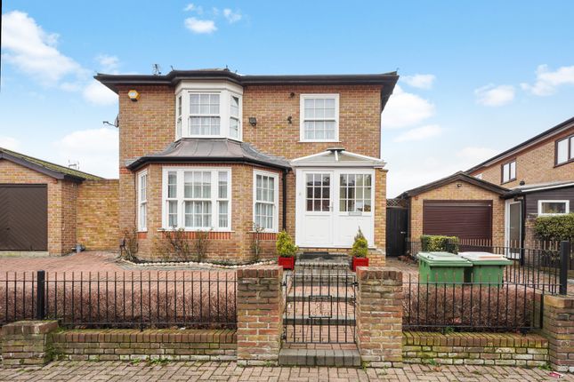 5 bed detached house