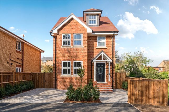 Waterside Close, Surbiton KT6 3 bed detached house for sale