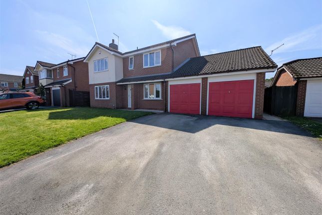 5 bed detached house