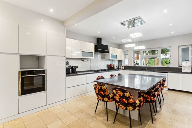 Chase Side, Southgate N14 6 bed detached house for sale