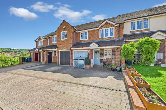 Saunderton, High Wycombe HP14 3 bed terraced house for sale