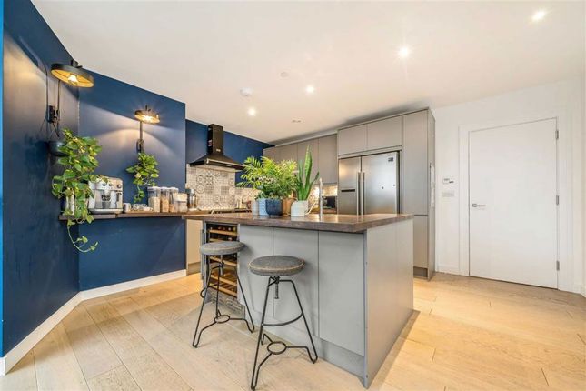 River Gardens Walk, London SE10 3 bed flat for sale