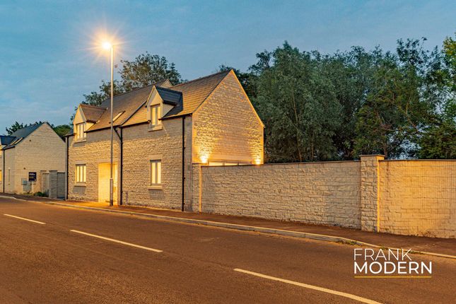 Stamford Road, Market Deeping, PE6 3 bed mews for sale