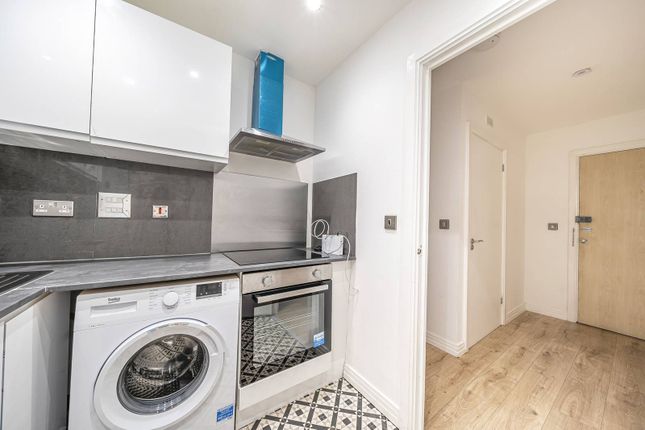 Victoria Road, Acton, London, W3 Studio for sale