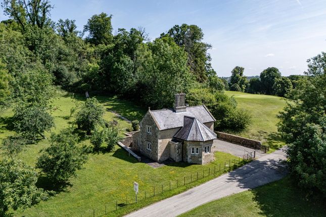 Orchardleigh, Frome, Somerset, BA11 3 bed detached house for sale