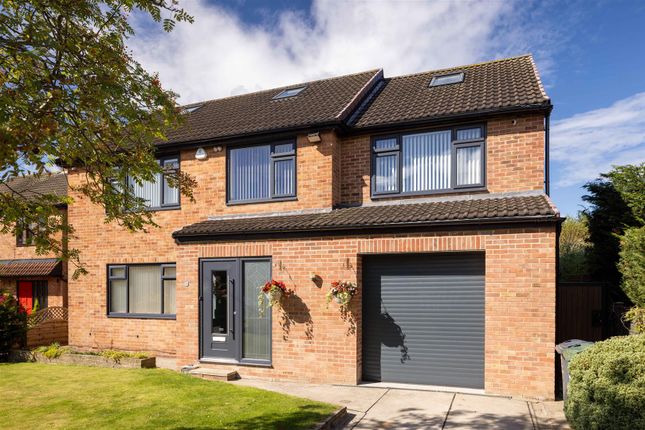Red Hall Gardens, Shadwell, Leeds LS17 5 bed detached house for sale