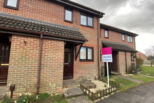 Balmoral Way, Hampshire GU32 2 bed terraced house for sale
