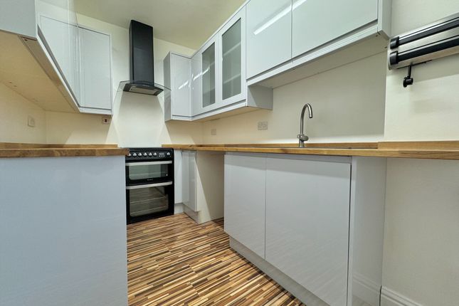 3 bedroom flat for sale