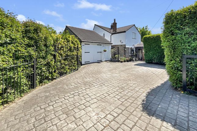 Bath Road, Bridgeyate, Bristol 3 bed detached house for sale